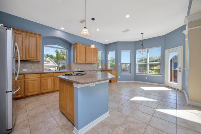 956 Water Oak Drive, Grapevine, TX 76051