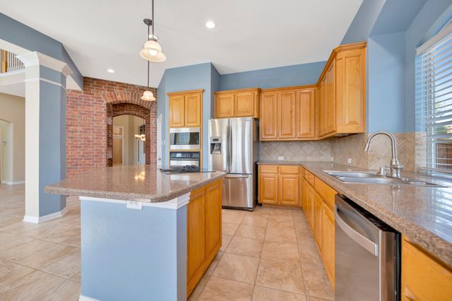 956 Water Oak Drive, Grapevine, TX 76051