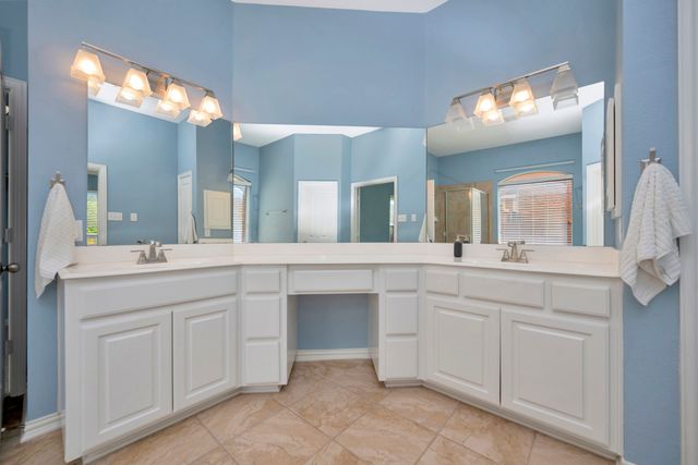 956 Water Oak Drive, Grapevine, TX 76051