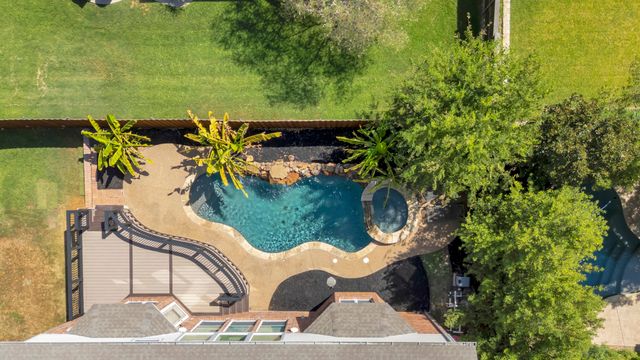956 Water Oak Drive, Grapevine, TX 76051
