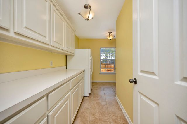 956 Water Oak Drive, Grapevine, TX 76051