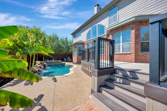 956 Water Oak Drive, Grapevine, TX 76051