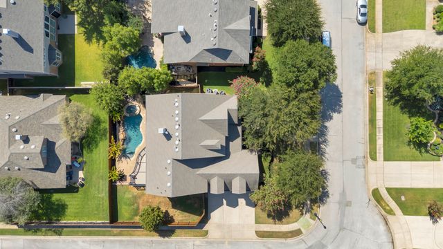 956 Water Oak Drive, Grapevine, TX 76051