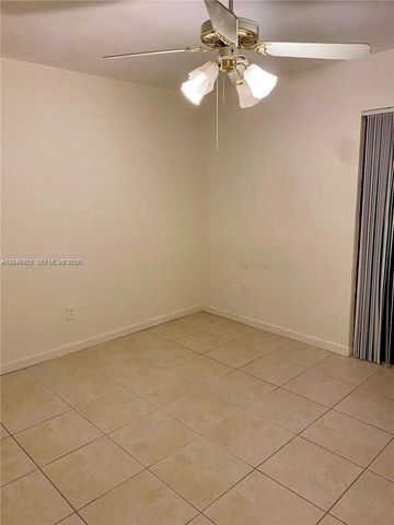 809 NE 199th St 206-7, Miami, FL 33179