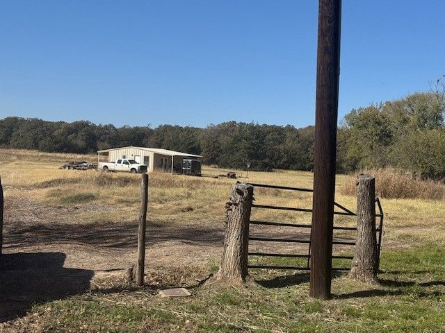 500 N Hovey Street, Chico, TX 76431