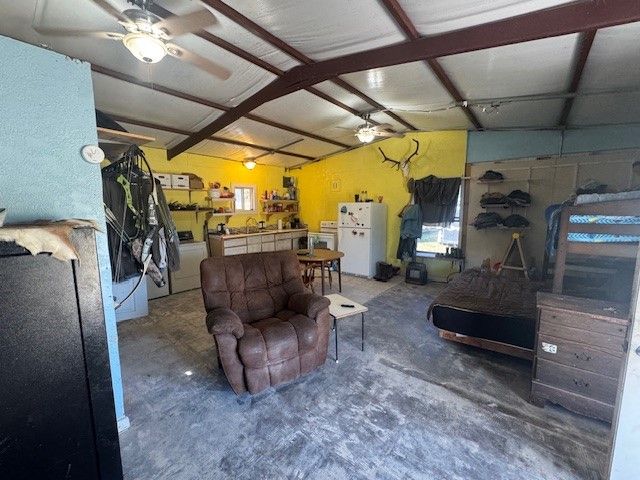 500 N Hovey Street, Chico, TX 76431