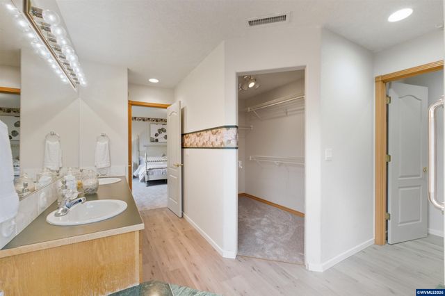 2367 Wilark Dr NW, Salem, OR 97304