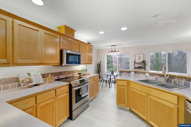 2367 Wilark Dr NW, Salem, OR 97304
