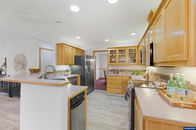 2367 Wilark Dr NW, Salem, OR 97304