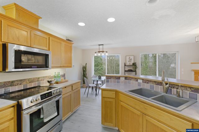 2367 Wilark Dr NW, Salem, OR 97304