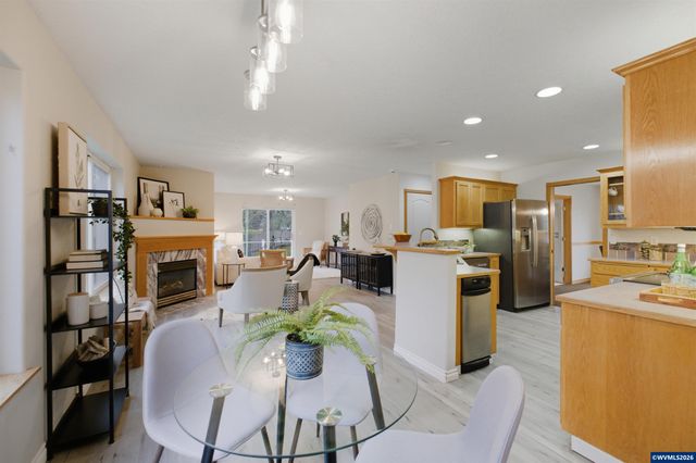 2367 Wilark Dr NW, Salem, OR 97304