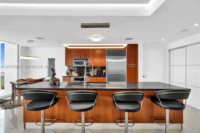 901 Brickell Key Blvd 1807, Miami, FL 33131