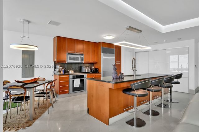 901 Brickell Key Blvd 1807, Miami, FL 33131