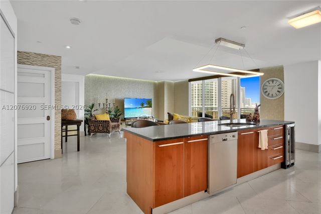 901 Brickell Key Blvd 1807, Miami, FL 33131
