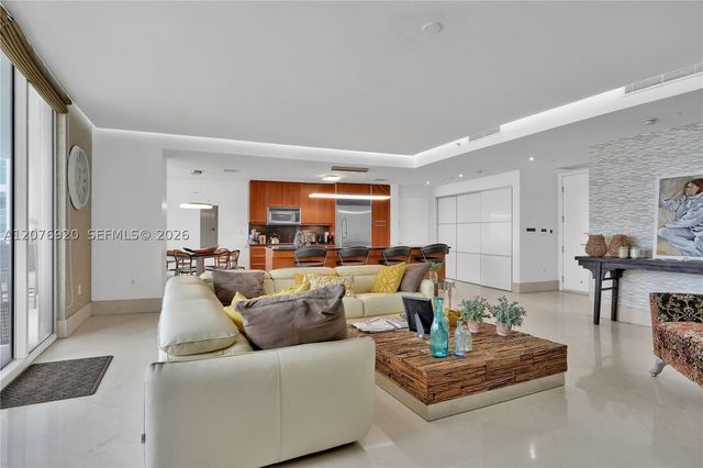 901 Brickell Key Blvd 1807, Miami, FL 33131