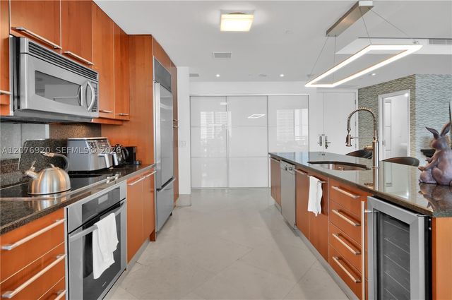 901 Brickell Key Blvd 1807, Miami, FL 33131