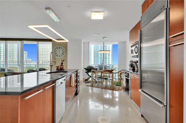 901 Brickell Key Blvd 1807, Miami, FL 33131