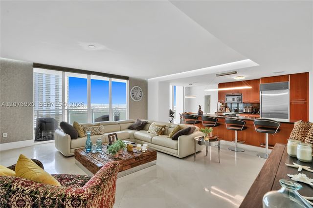 901 Brickell Key Blvd 1807, Miami, FL 33131