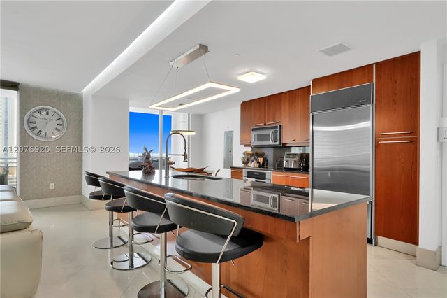 901 Brickell Key Blvd 1807, Miami, FL 33131