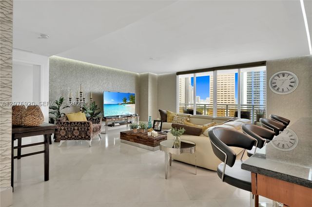 901 Brickell Key Blvd 1807, Miami, FL 33131