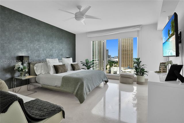 901 Brickell Key Blvd 1807, Miami, FL 33131