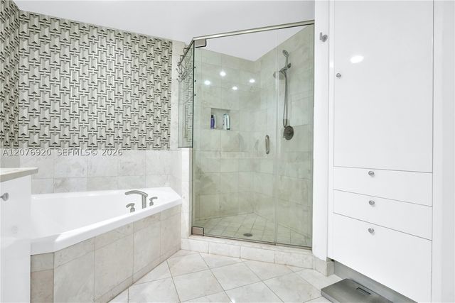 901 Brickell Key Blvd 1807, Miami, FL 33131