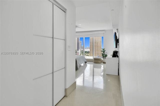 901 Brickell Key Blvd 1807, Miami, FL 33131