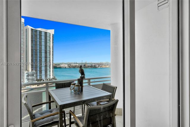 901 Brickell Key Blvd 1807, Miami, FL 33131