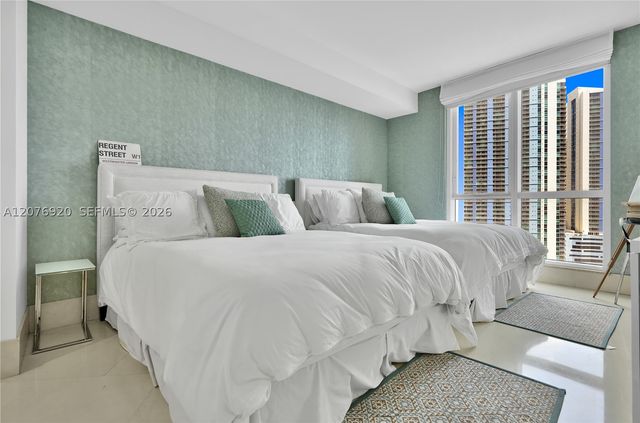 901 Brickell Key Blvd 1807, Miami, FL 33131
