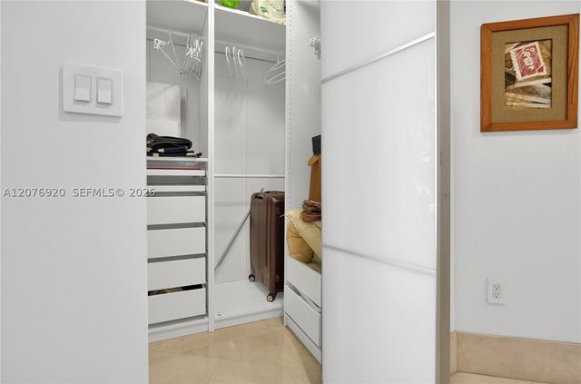 901 Brickell Key Blvd 1807, Miami, FL 33131