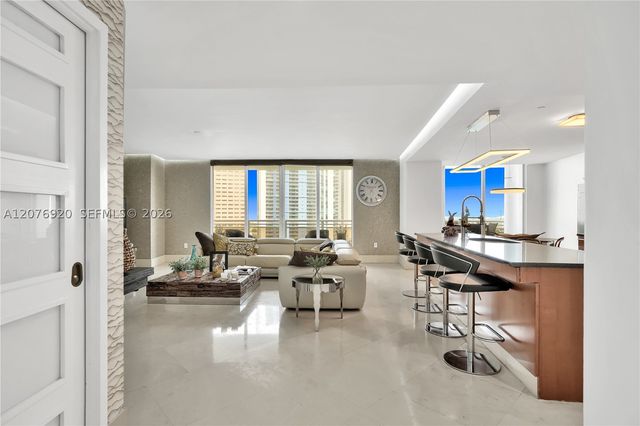 901 Brickell Key Blvd 1807, Miami, FL 33131