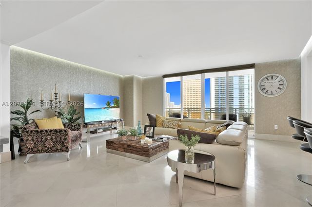901 Brickell Key Blvd 1807, Miami, FL 33131