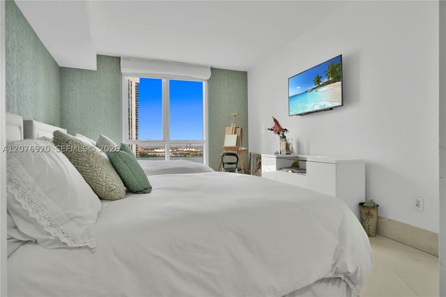 901 Brickell Key Blvd 1807, Miami, FL 33131