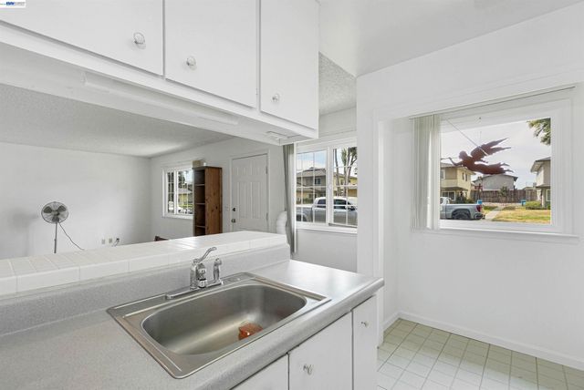 34812 Starling Dr 1, Union City, CA 94587