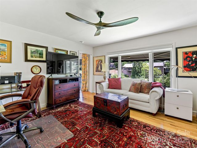 405 Crowfields Drive, Asheville, NC 28803