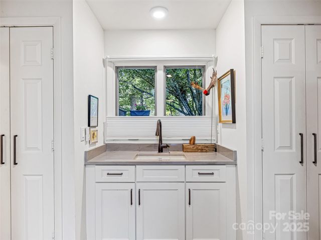 405 Crowfields Drive, Asheville, NC 28803