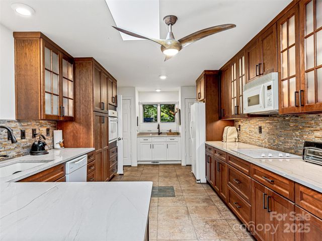 405 Crowfields Drive, Asheville, NC 28803