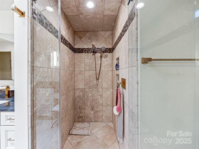 405 Crowfields Drive, Asheville, NC 28803