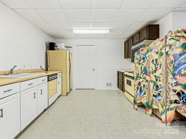 405 Crowfields Drive, Asheville, NC 28803