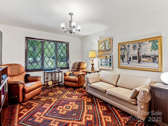 405 Crowfields Drive, Asheville, NC 28803