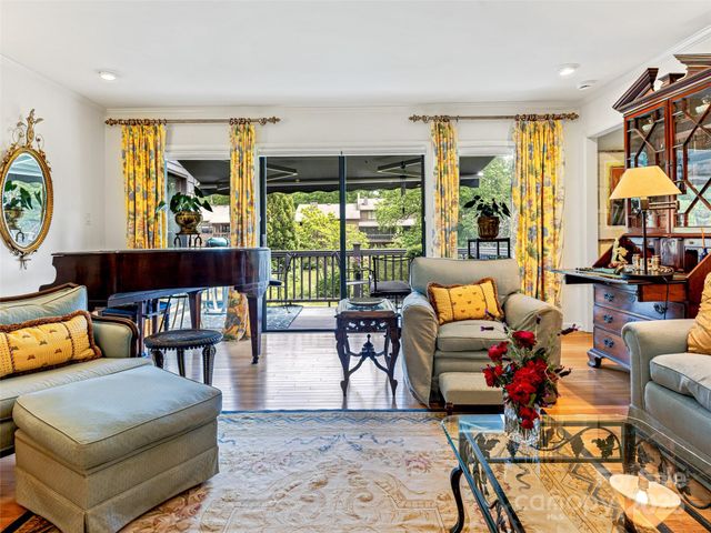 405 Crowfields Drive, Asheville, NC 28803