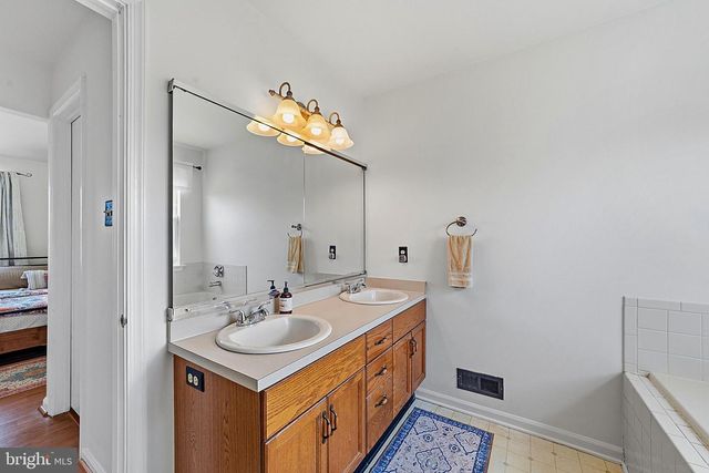 512 COLEMAN DR, Clayton, NJ 08312
