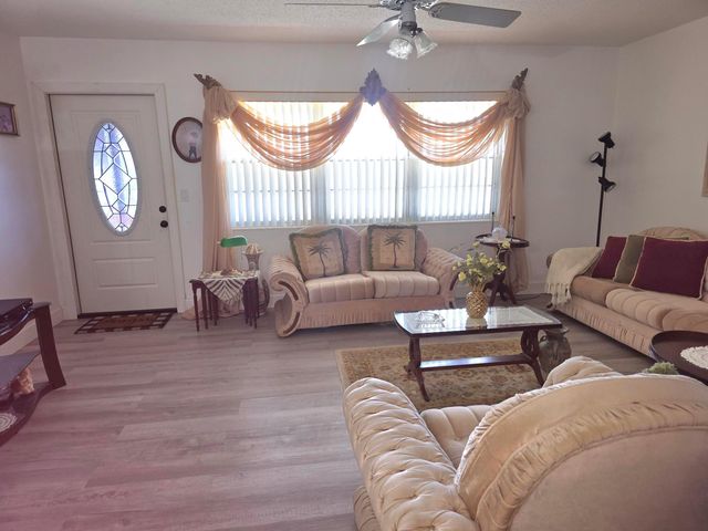 45 Easthampton B, West Palm Beach, FL 33417