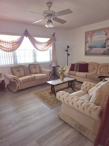 45 Easthampton B, West Palm Beach, FL 33417