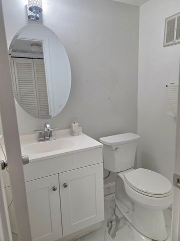 45 Easthampton B, West Palm Beach, FL 33417