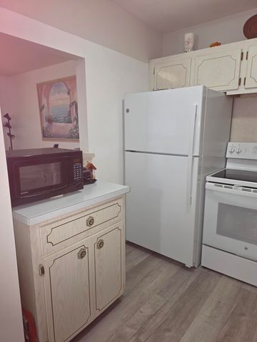 45 Easthampton B, West Palm Beach, FL 33417