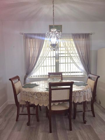 45 Easthampton B, West Palm Beach, FL 33417