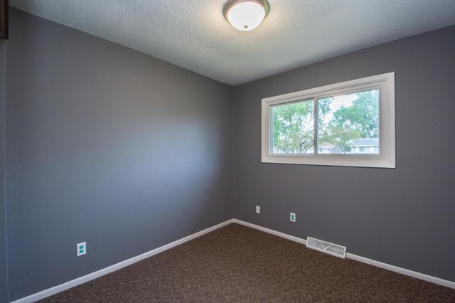 638 Appletree Lane, Moorhead, MN 56560