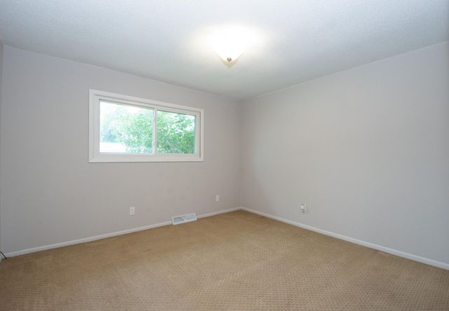 638 Appletree Lane, Moorhead, MN 56560