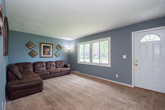 638 Appletree Lane, Moorhead, MN 56560